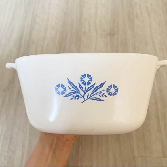 Vintage 1960s CORNING WARE Blue Cornflower   Casserole Dish w/ Pyrex Glass Lid - Picture 2 of 11